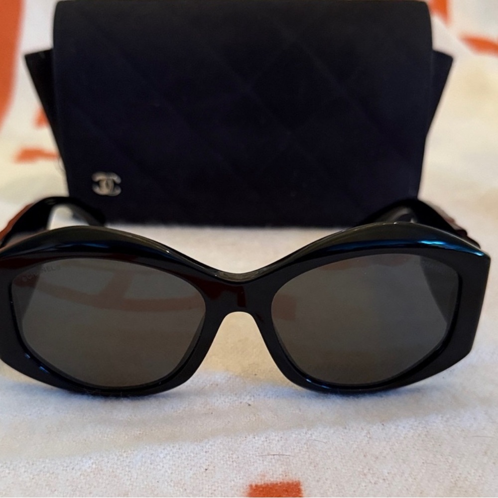 CHANEL Black Sunglasses for Women - Picture 2 of 7